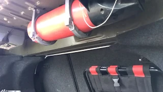Крепление огнетушителя в багажнике