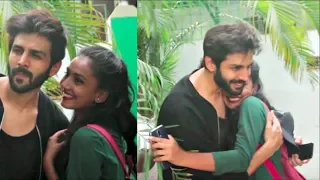 Kartik Aaryan's Girl Fans Go CRAZY, His Sweet Gesture Will Make Yo Go Aww