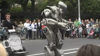 Robot at Street Performer's Fair, Dublin 2009