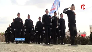 В преддверии 9 мая в Вологде провели городской школьный парад