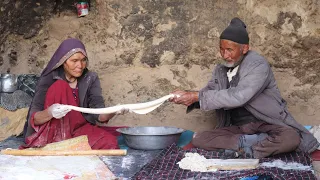 Old Lovers Make Love in the Cave | Life Like 2000 Years Ago in a Dangerous Cave | Village life in Af