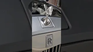 Rolls Royce всегда на стиле, но фары светят так себе...
