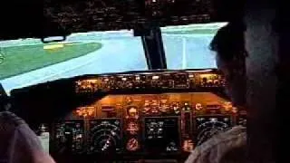 Boeing.ws-Boeing 737 Landing In Vienna Cockpit View