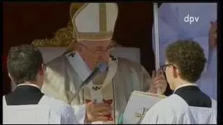 Papa Francesco pronuncia la formula di beatificazione di Papa Paolo VI