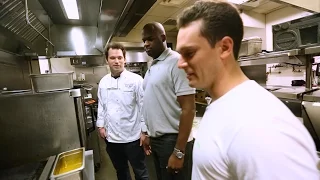 Vince Young gives Graham a taste of Texas at his restaurant