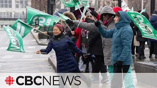 Over half a million public sector workers on strike in Quebec