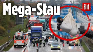 Dannenröder Forst und A49: Aktivisten seilen sich von Brücke ab und sorgen für Riesen-Stau