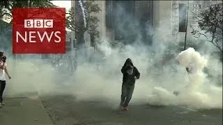 Violent clashes at Venezuela march - BBC News