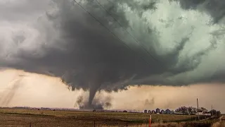 Full Tornado Life Cycle and Chase in Iowa!  Gilmore City - 4/12/22