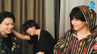 Tzuyu and Jungkook being obvious again on their recent Vlive