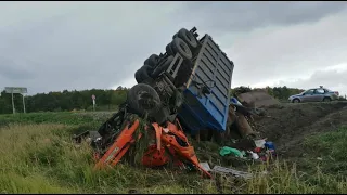 У Камаза оторвало колесо и он улетел в кювет Дтп в Мордовии