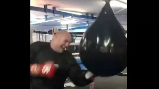 TYSON FURY & BILLY JOE SAUNDERS SMASHING THE WATER-BAG - GYPSY KINGS TRAINING IN MARBELLA!