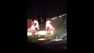 Kanye West - Gold Digger LIVE @ Paris 02/06/2012