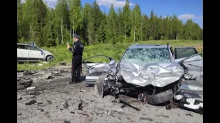 Две семьи из Югры разбились в лобовом ДТП в Свердловской области