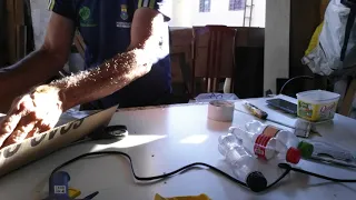 Reciclagem de garrafinhas de Coca _cola.