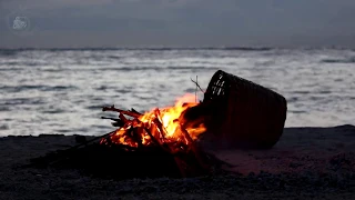 🔥 Campfire, Bonfire on the Beach with the Sound of Relaxing Ocean Waves & Crackling Burning Firewood