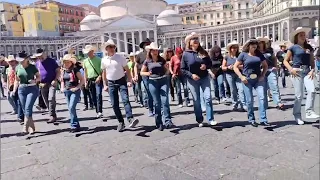 Flashmob Country a Napoli, a piazza del Plebiscito Country Bridge by Sicily Country Life.