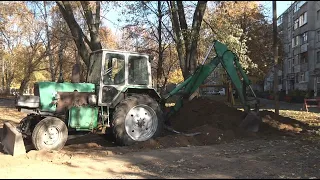 У Чернігові тривають ремонти прибудинкових територій по вулиці Доценка