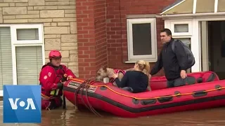 Distraught Residents of Flood-Stricken UK Village Evacuate