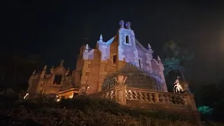 The Haunted Mansion at Magic Kingdom Full Ride in Low Light 4K | Walt Disney World Florida 2024