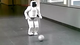 Asimo (HONDA) playing football @ RTBF