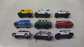 Lots of a diecast cars in table review by hand