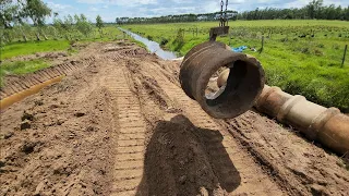 Colocando manilha tubo para fazer estrada de acesso // Escavadeira hidráulica ep 02