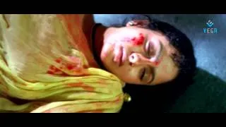 Devi Putrudu Movie Scenes - Goons trying to kill Soundarya - Soundarya, Anjali Zaveri