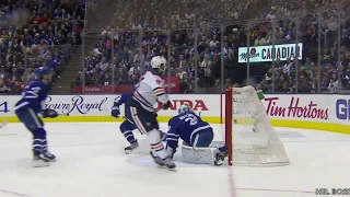 McDavid blows by Rielly for disgusting goal