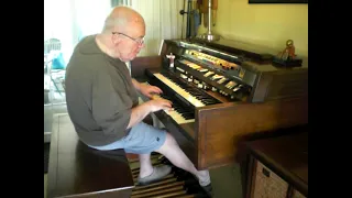 Mike Reed plays "Wunderland bei Nacht" on the Hammond Organ
