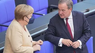 Merkel wirbt im Bundestag offensiv für Laschet