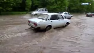 Из-за дождя в Керчи оказались частично затоплены основные улицы