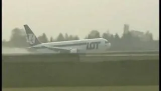 Polish LOT Airlines Boeing 767 Plane Crash Landing - Gear Up Belly Runway Landing 11-01-11