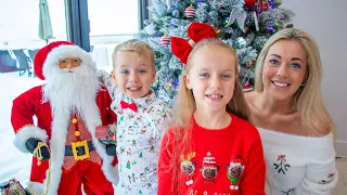 Gaby and Alex Decorate the Christmas Tree and dancing on Christmas song