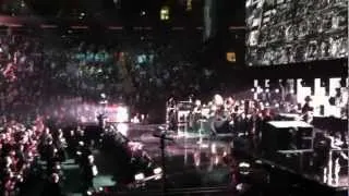 Roger Waters, Eddie Vedder - Comfortably Numb - 121212 Concert for Sandy Relief