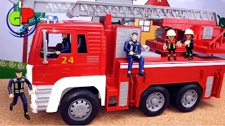 Grande camion dei pompieri DRIVEN. Spegniamo il fuoco in casa. Video sulle auto.