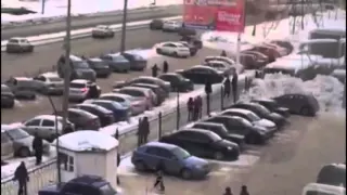 Массовая драка возле ТЦ Омега в Екатеринбурге