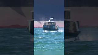 Flying Electric Boat hits the U Turn to avoid the Rough Waves! | Wavy Boats