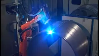 Robot KUKA en celda de soldadura de dos estaciones