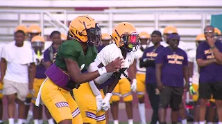 Sophomore quarterbacks share spotlight in Edna Karr and Destrehan spring game