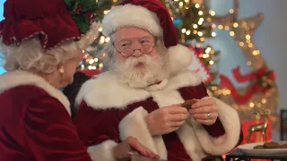 Painted Prairie Holidays | Santa & Mrs. Claus reading "Twas the Night Before Christmas"