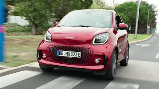 smart EQ fortwo cabrio in Carmine red Driving Video