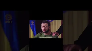 Зеленский подписывает акт о капитуляции Украины. 🤣