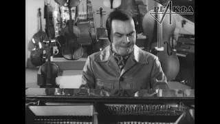 Муслим Магомаев на рояле исполняет мелодию из кинофильма «История любви» (кинохроника, 1976 г.)