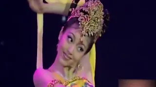 Танец Дуньхуана- Парящие богини|CCTV Русский