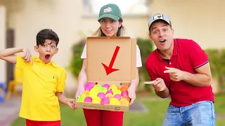 Jason y Alex ordenan la entrega de pizza! | Una divertida historia con una pizza de juguete