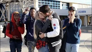 KISSING PRANK: ПОЦЕЛОВАЛ ШКОЛЬНИЦУ НЕ ПОДУМАВ О ПОСЛЕДСТВИЯХ!