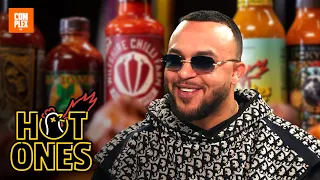 Vic9 laat stalen zenuwen zien door Hot Wings - Hot Ones | Complex NL