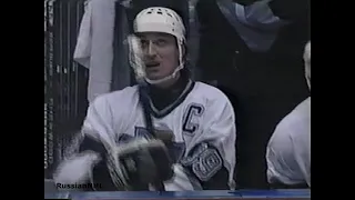 Vitali Yachmenev helps Wayne Gretzky to score empty net goal vs Penguins (1995)
