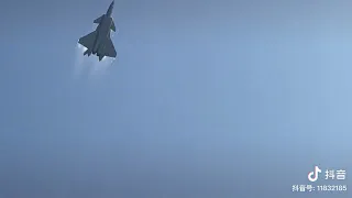 The J-20 performs super-maneuver at the 2022 Zhuhai Airshow